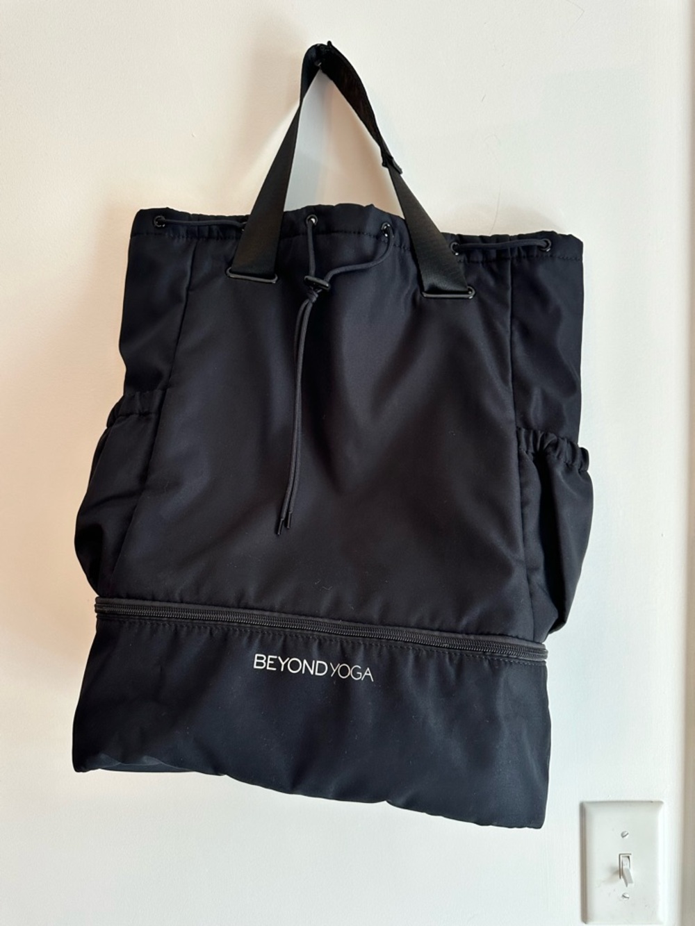 Beyond Yoga Black Drawstring convertible gym bag - Picture 2 of 10